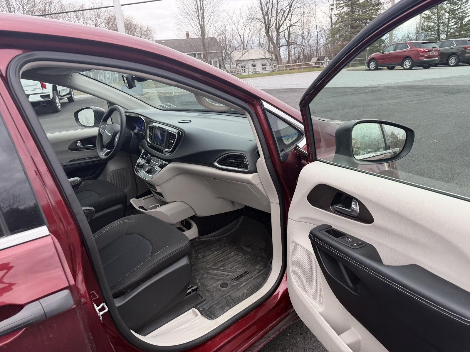 2021 Chrysler Voyager L