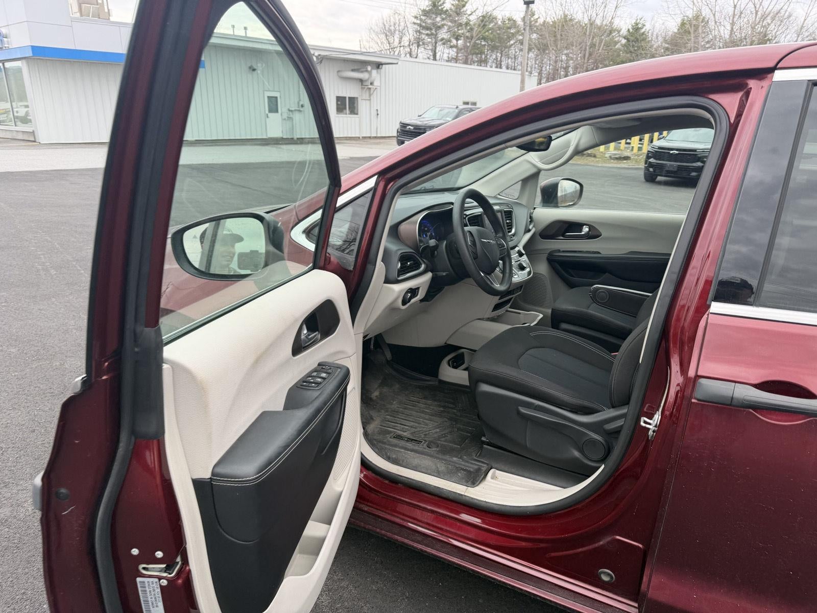 2021 Chrysler Voyager L