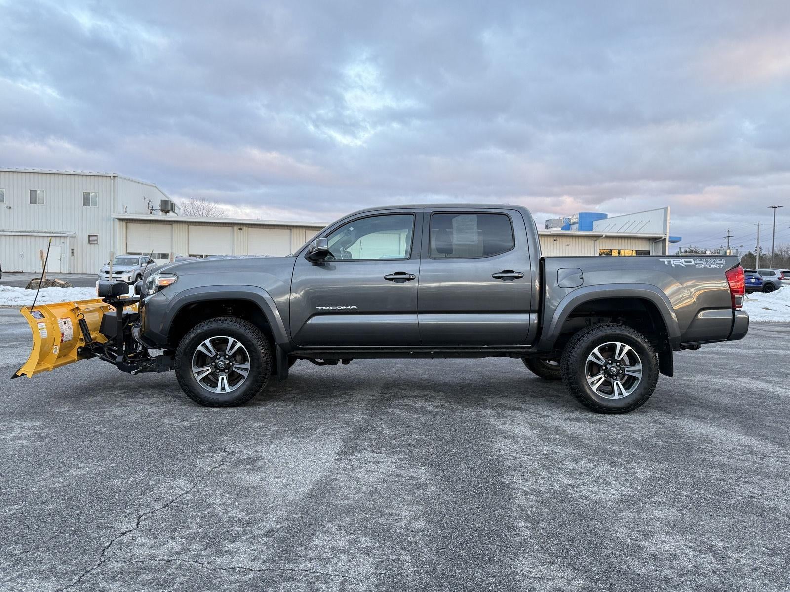2016 Toyota Tacoma SR