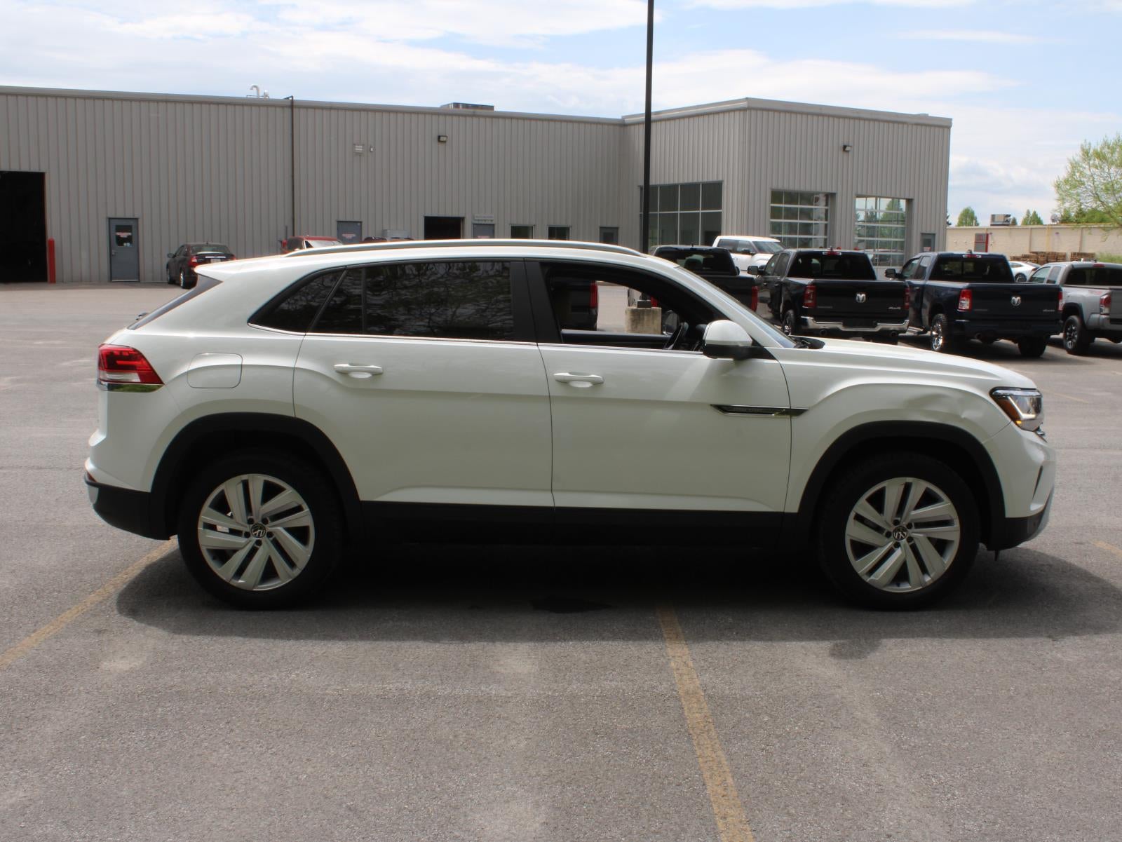 2020 Volkswagen Atlas Cross Sport 3.6L V6 SE w/Technology R-Line