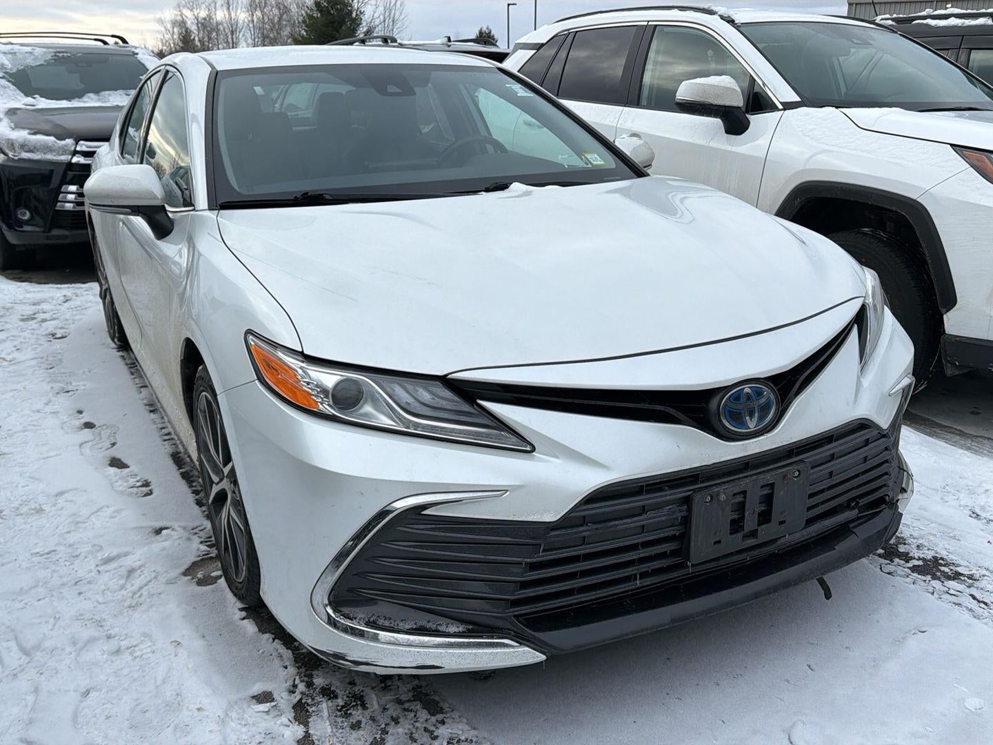 2022 Toyota Camry Hybrid XLE