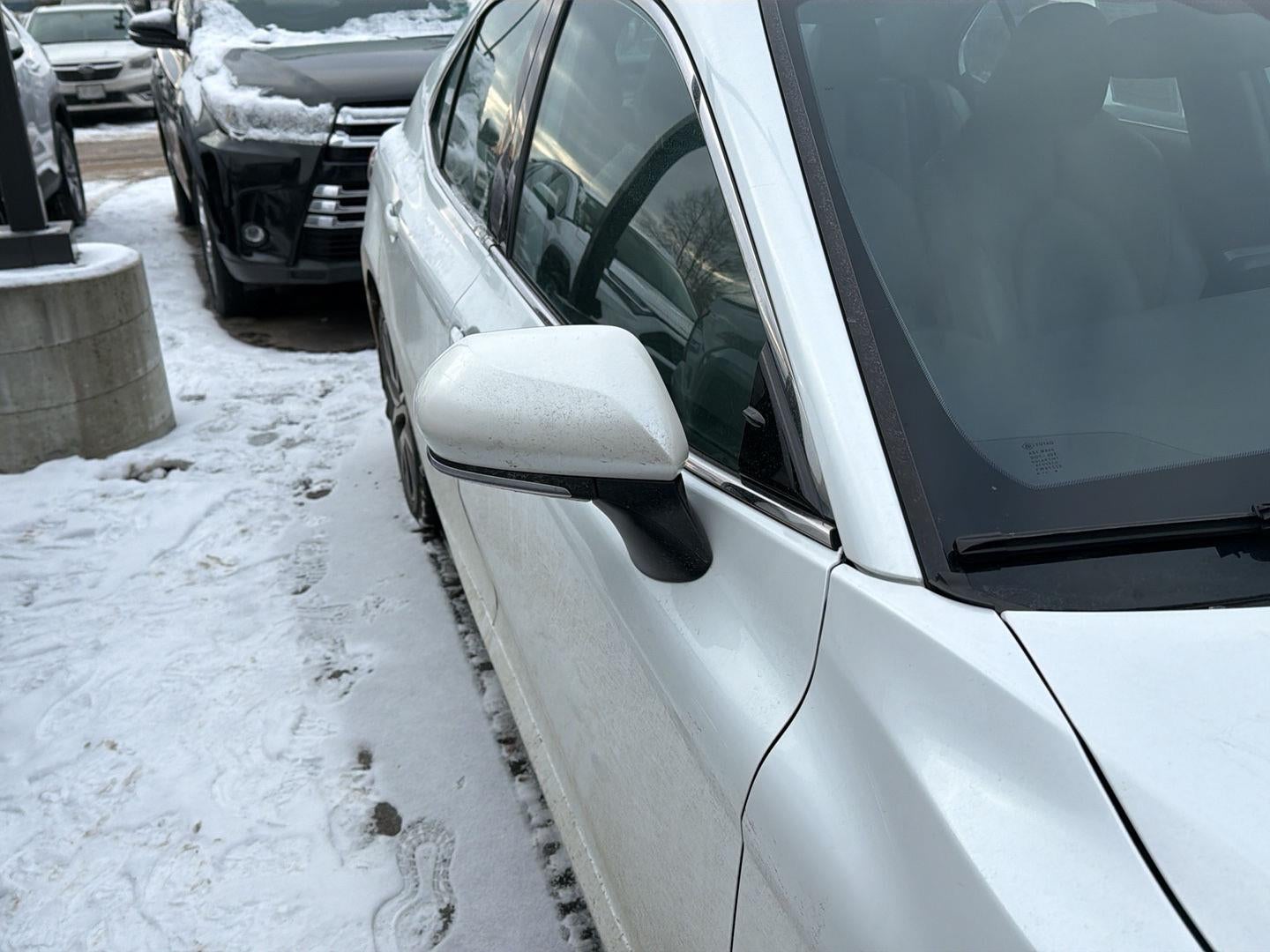 2022 Toyota Camry Hybrid XLE