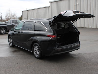 2022 Toyota Sienna LE