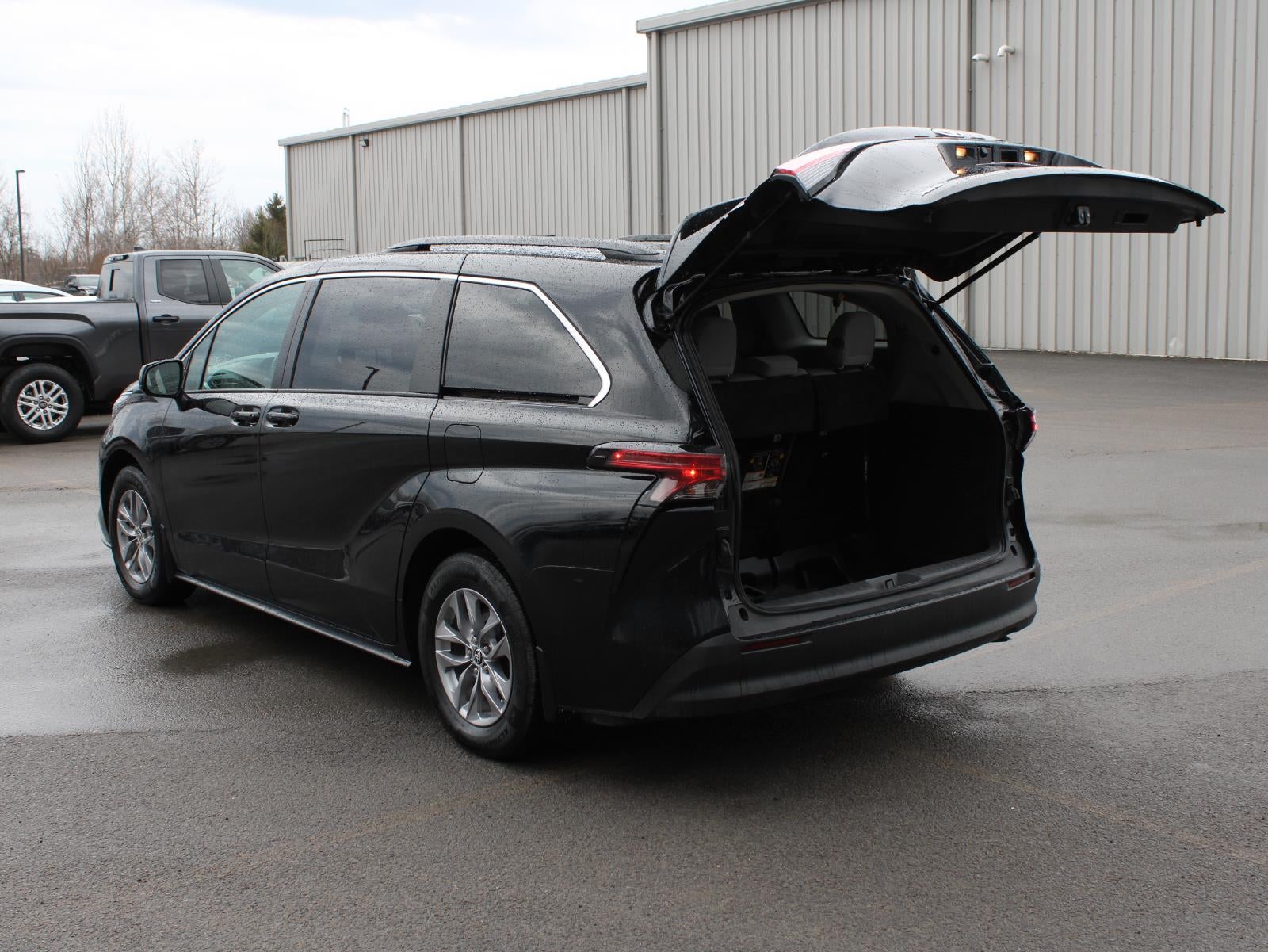 2022 Toyota Sienna LE