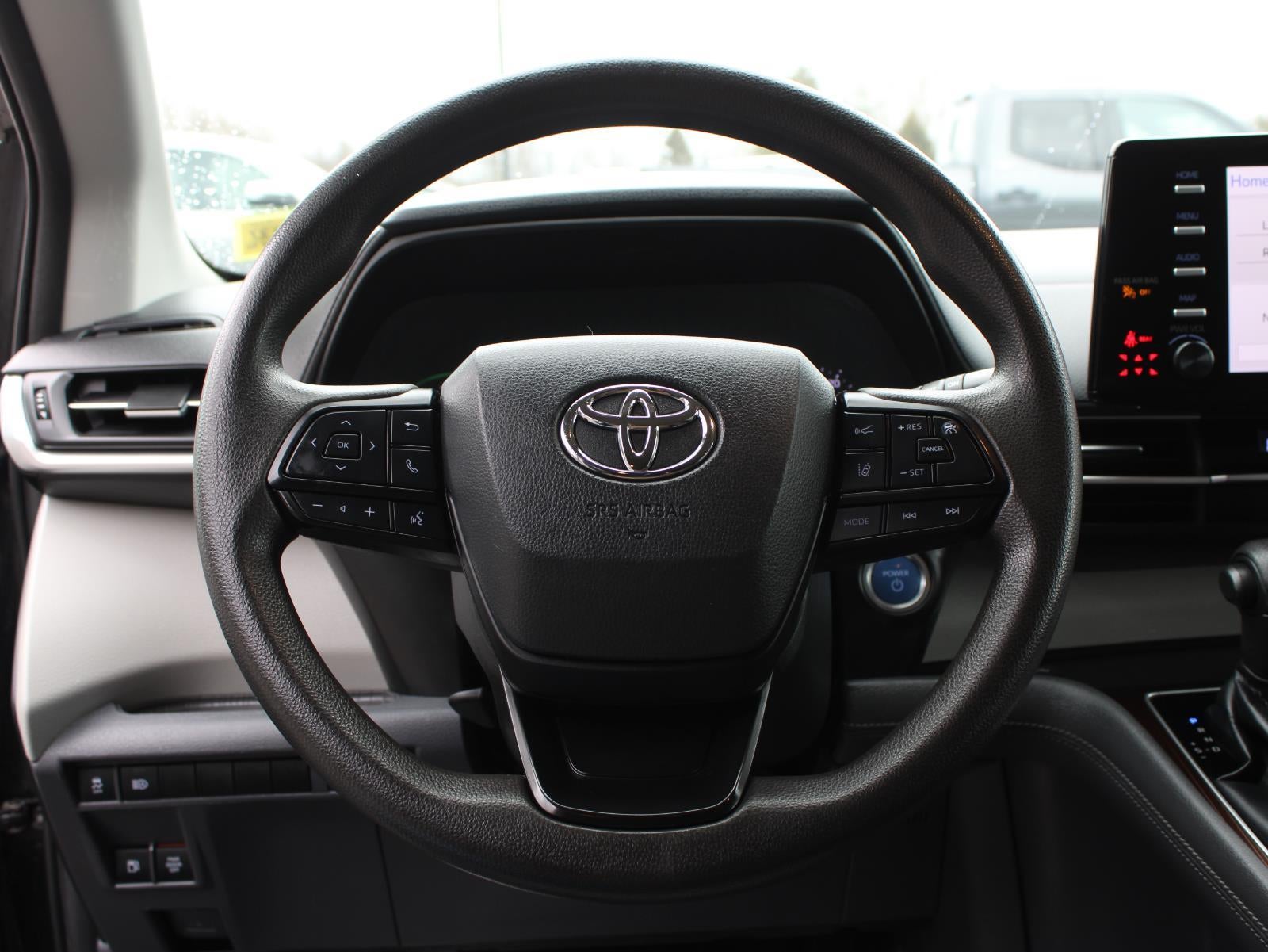 2022 Toyota Sienna LE