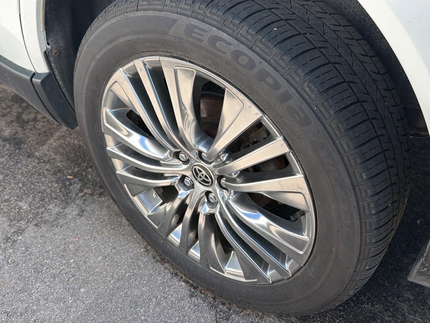 2023 Toyota Venza LE