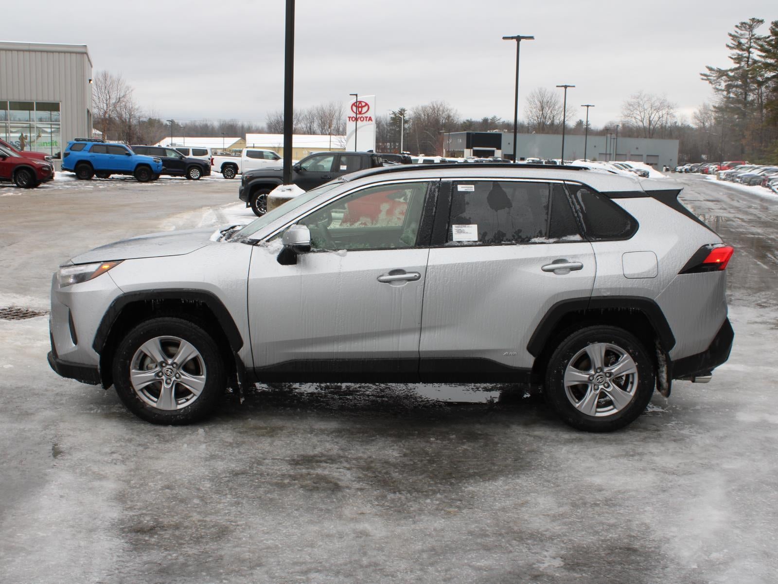 2025 Toyota RAV4 Hybrid XLE