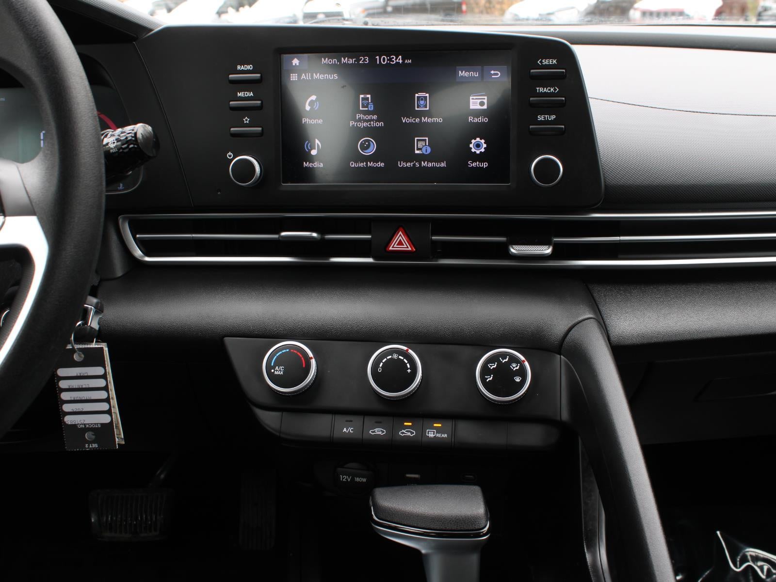 2024 Hyundai Elantra SE