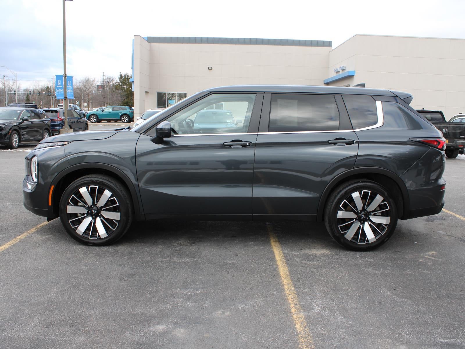 2025 Mitsubishi Outlander SE All Wheel Drive CVT