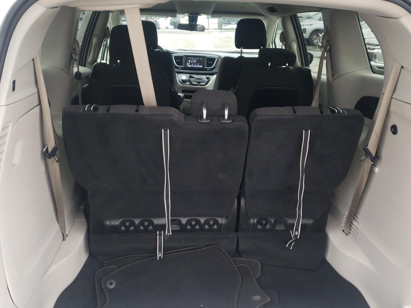 2022 Chrysler Voyager LX