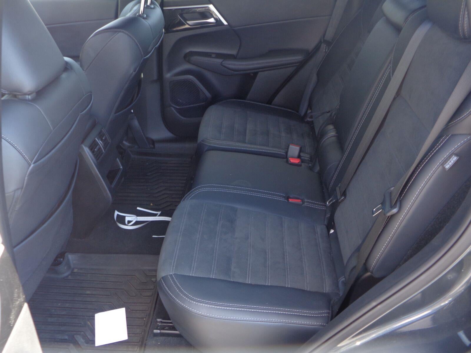 2024 Mitsubishi Outlander SE Black Edition w/Pano Roof