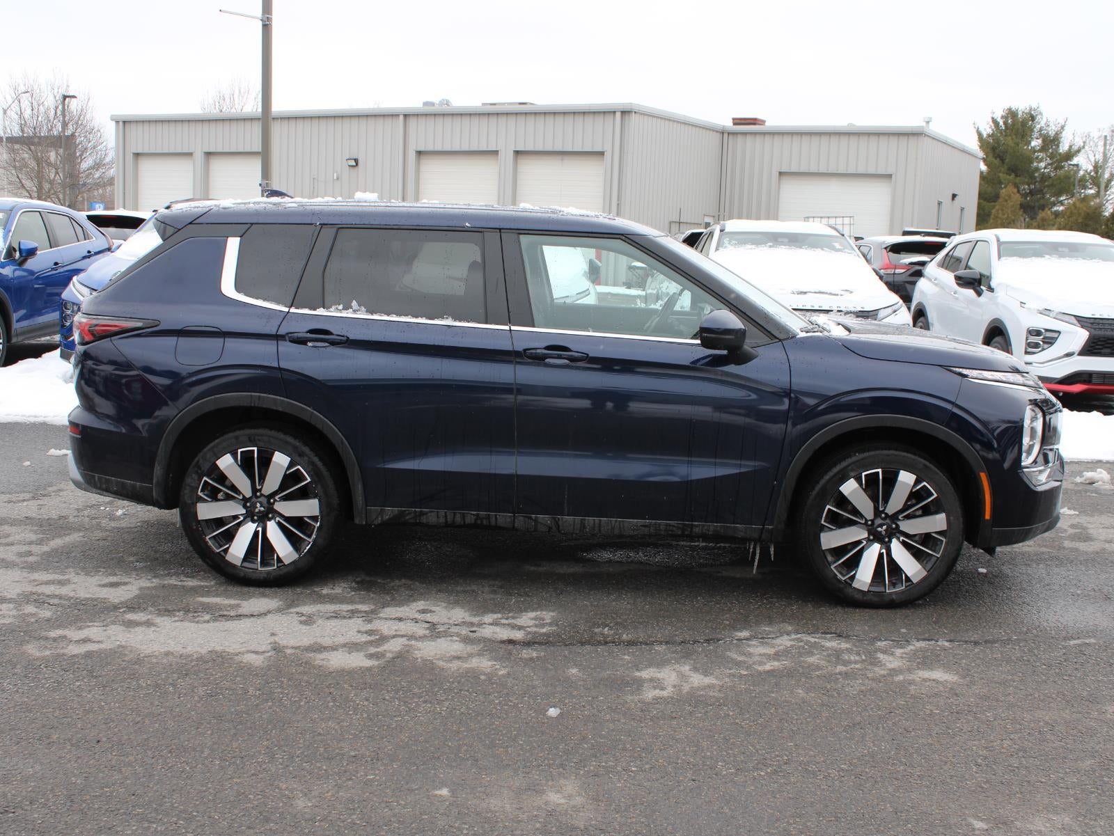 2025 Mitsubishi Outlander SE