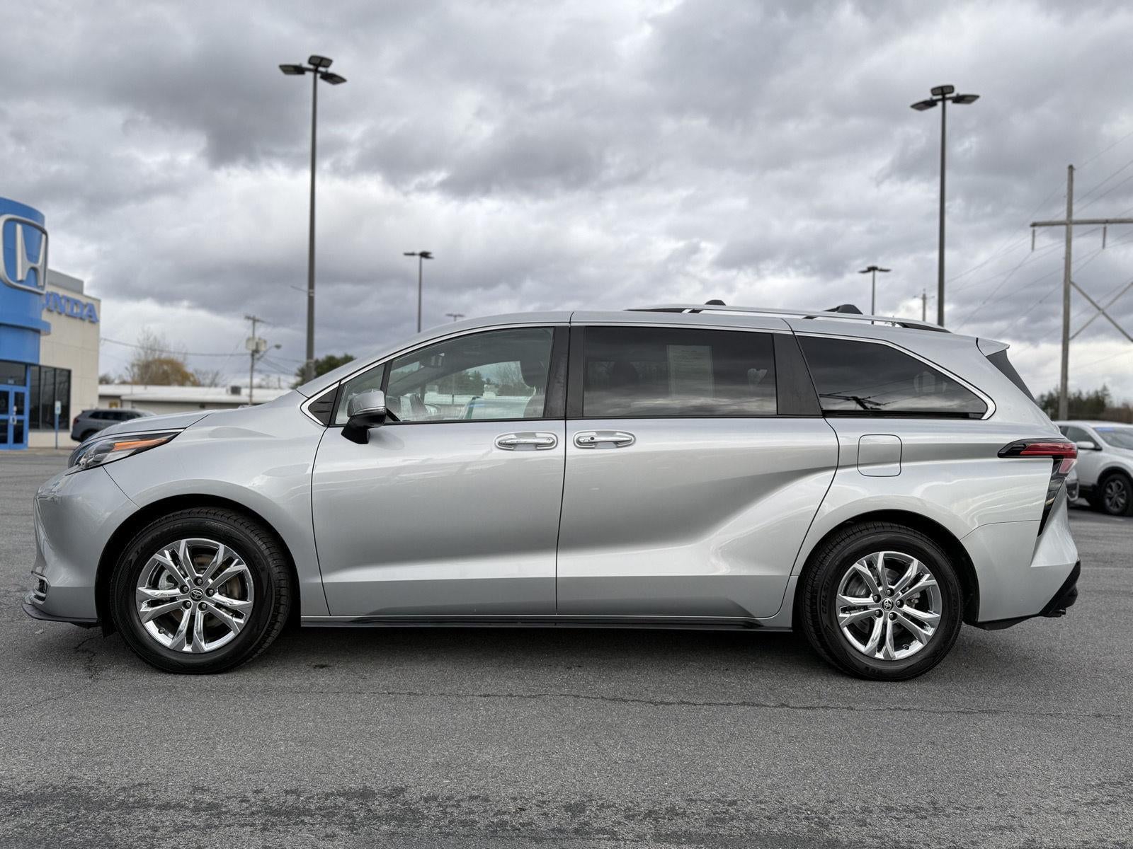 2022 Toyota Sienna Platinum