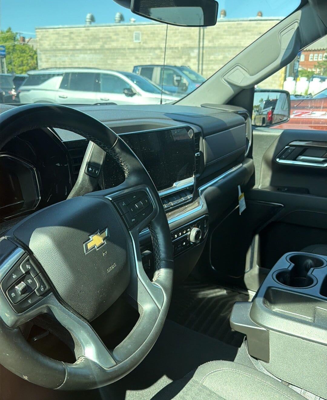 2024 Chevrolet Silverado 1500 LT