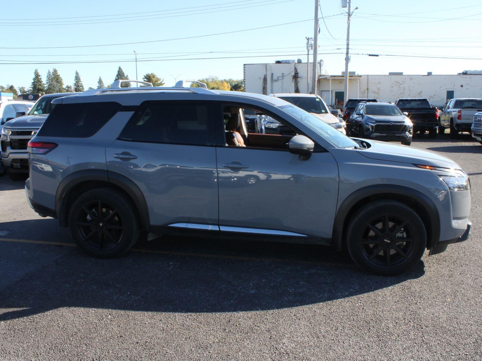 2025 Nissan Pathfinder Platinum