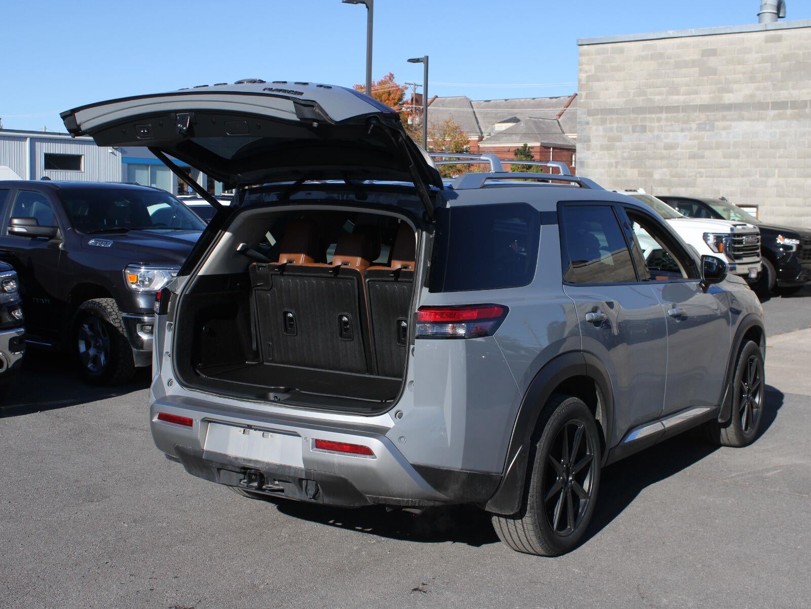 2025 Nissan Pathfinder Platinum